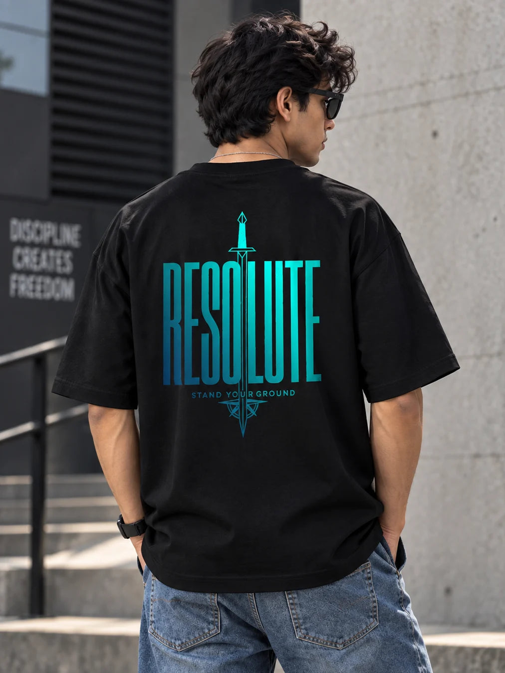 RESOLUTE - OVERSIZED ROUND NECK